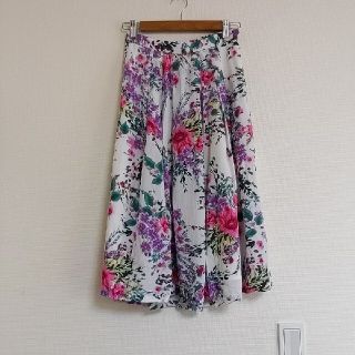 ローラアシュレイ(LAURA ASHLEY)のLAURAASHLEY  花柄　フレアスカート(ひざ丈スカート)