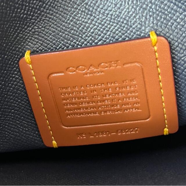 COACH(コーチ)の✨美品✨コーチ　2way  チャーリーキャリーオール28 デニム　フローラル レディースのバッグ(ショルダーバッグ)の商品写真
