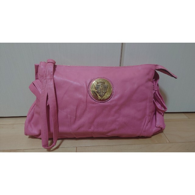 Gucci(グッチ)のグッチ　ヒステリア　クラッチバッグ　レザー　リストストラップ付き　ピンク レディースのバッグ(クラッチバッグ)の商品写真