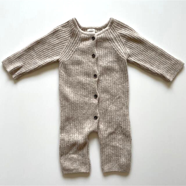 monbebe knitsuit baby oatmeal M 70サイズ キッズ/ベビー/マタニティのベビー服(~85cm)(ロンパース)の商品写真