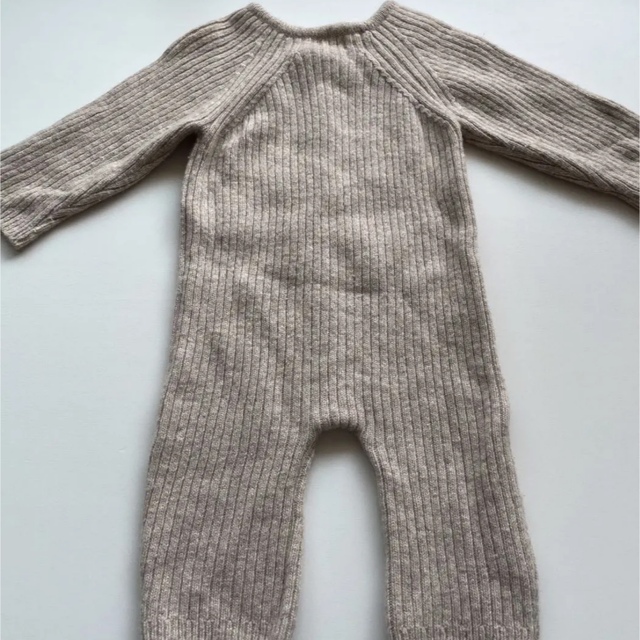 monbebe knitsuit baby oatmeal M 70サイズ キッズ/ベビー/マタニティのベビー服(~85cm)(ロンパース)の商品写真