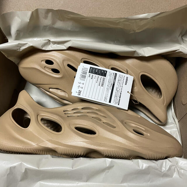 adidas(アディダス)の新品未使用 YEEZY FOAM RUNNER 10 28.5 メンズの靴/シューズ(サンダル)の商品写真