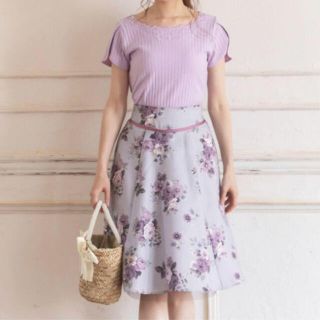 トッコ(tocco)のtocco closet フラワープリントフレアスカート(ひざ丈スカート)