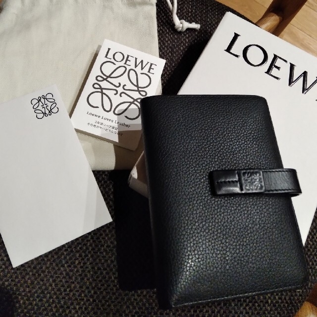 本日限定値下 保証書レシート付き 美品 LOEWE バーティカルウォレット-