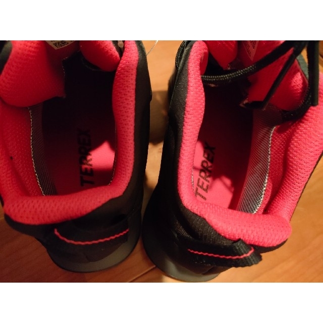 adidas(アディダス)のadidas TX AX3 MID GTX　25.0　トレッキングシューズ レディースの靴/シューズ(その他)の商品写真