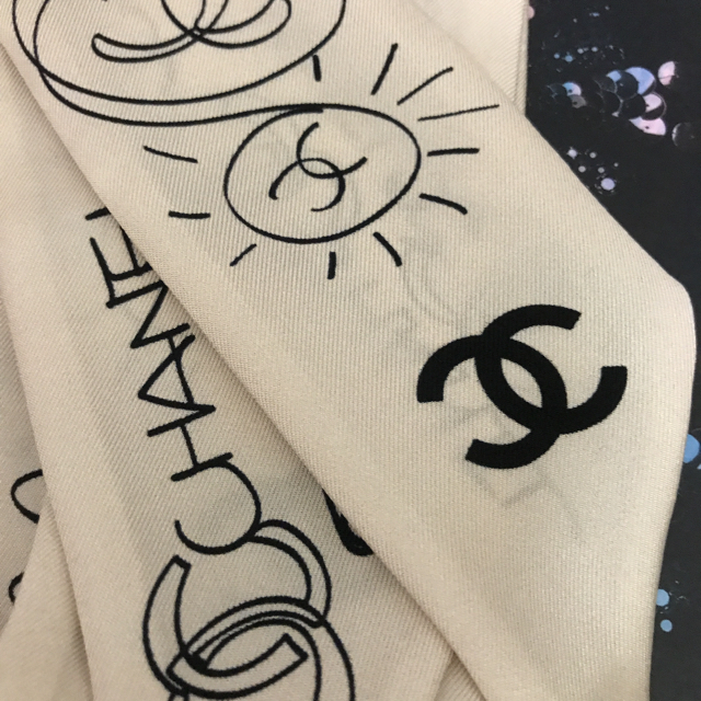 CHANEL❤️シルクツイル💛激レア💙新品未使用❤️完売品 レディースのファッション小物(バンダナ/スカーフ)の商品写真