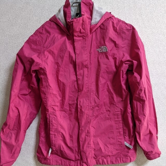 THE NORTH FACE(ザノースフェイス)のノースフェイス ピンク ウインドブレーカー キッズ/ベビー/マタニティのキッズ服女の子用(90cm~)(ジャケット/上着)の商品写真