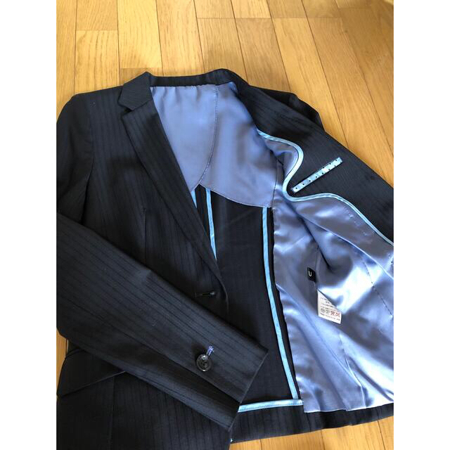 【お値下げ】レディース　スーツ（夏用・ストライプ・紺色） レディースのフォーマル/ドレス(スーツ)の商品写真