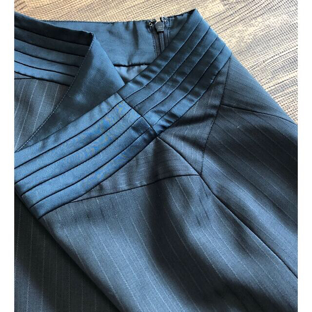 【お値下げ】レディース　スーツ（夏用・ストライプ・紺色） レディースのフォーマル/ドレス(スーツ)の商品写真