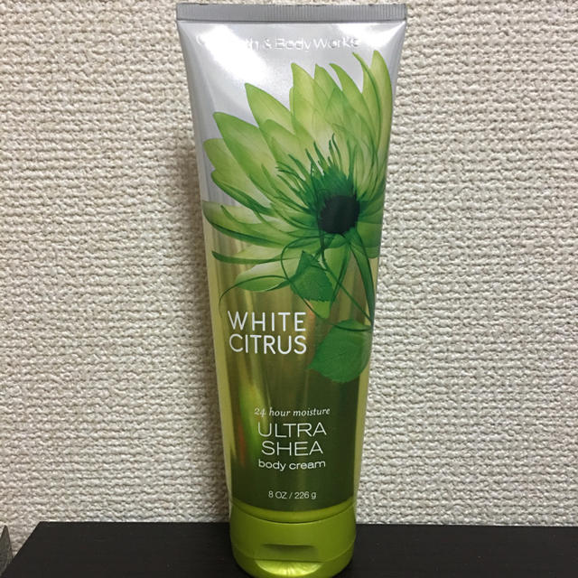 Bath & Body Works(バスアンドボディーワークス)のホワイトシトラス★ボディクリーム コスメ/美容のボディケア(ボディクリーム)の商品写真