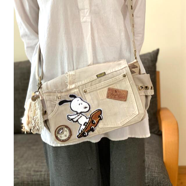SNOOPY - ハンドメイドショルダーバッグM☆デニムリメイク×スヌーピー SNOOPY - ハンドメイドショルダーバッグM☆デニムリメイク×スヌーピー