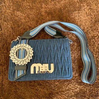 ミュウミュウ(miumiu)のミュウミュウ⭐︎ビジューつきデニムショルダーバッグ⭐︎美品(ショルダーバッグ)