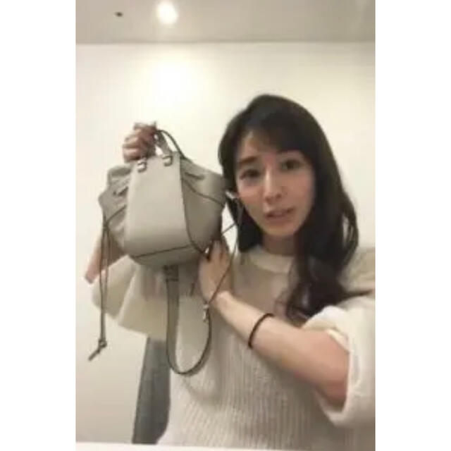 LOEWE(ロエベ)の正規品　ロエベ   ハンモック　ミニ　ライトオート レディースのバッグ(ショルダーバッグ)の商品写真