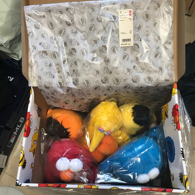 ホビー SESAME STREET - ユニクロ KAWS セサミストリートぬいぐるみ