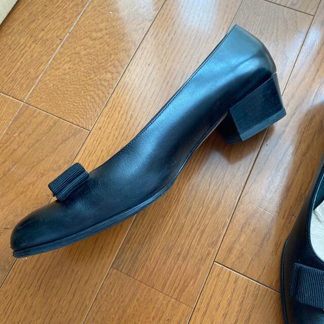 Salvatore Ferragamo(サルヴァトーレフェラガモ)のフェラガモ　ヴァラ　パンプス　リボン レディースの靴/シューズ(ハイヒール/パンプス)の商品写真