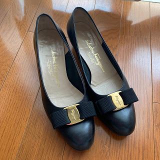 サルヴァトーレフェラガモ(Salvatore Ferragamo)のフェラガモ　ヴァラ　パンプス　リボン(ハイヒール/パンプス)