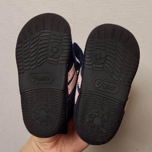 asics(アシックス)のアシックス スクスク ファーストシューズ 12㎝ キッズ/ベビー/マタニティのベビー靴/シューズ(~14cm)(スニーカー)の商品写真