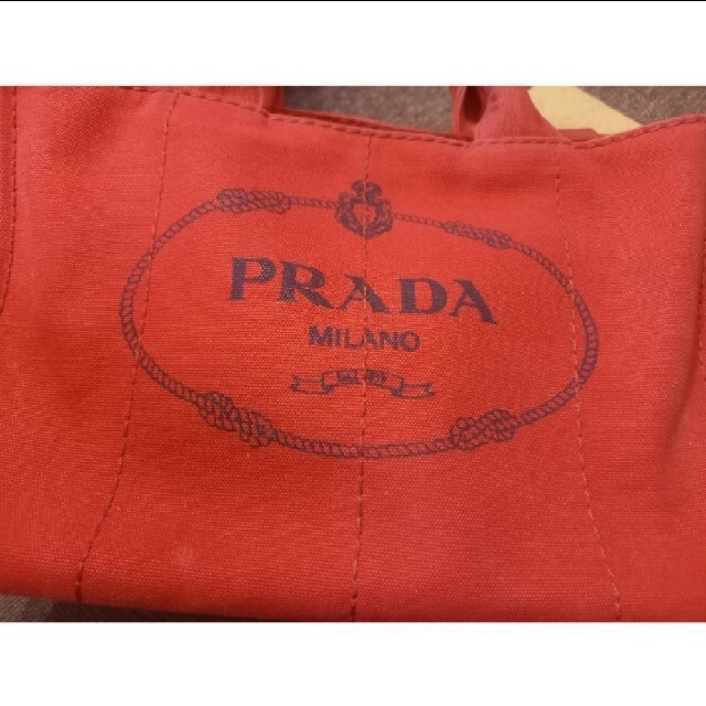 PRADA　カナパ　赤