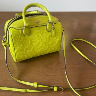 コーチ(COACH)のコーチ　ネオンカラー　蛍光イエロー　ポシェット(ショルダーバッグ)