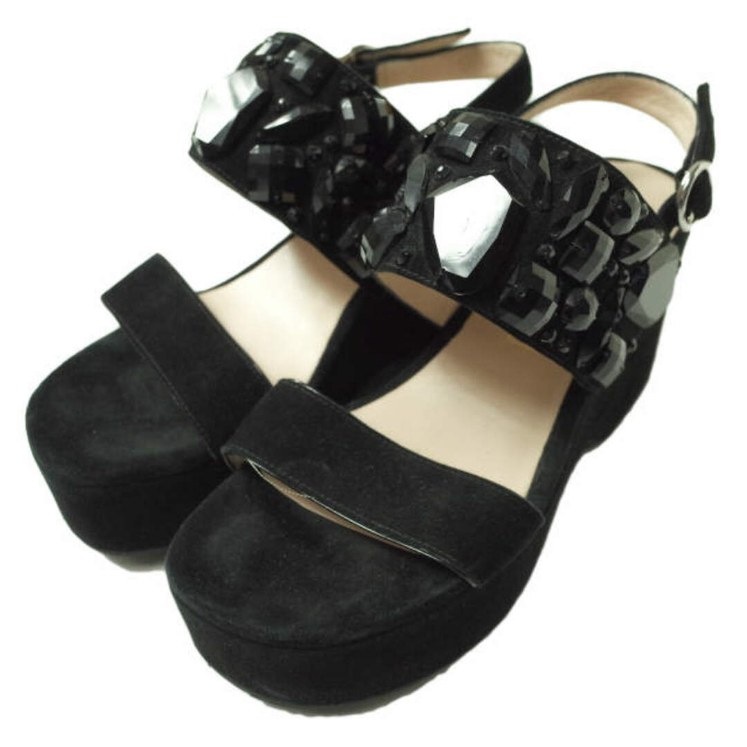 MARC JACOBS(マークジェイコブス)のMARC JACOBS マークジェイコブス Lily Embellished Wedge Sandal ビジューウエッジソールストラップサンダル M9001608 371/2(24cm) ブラック スエード シューズ【中古】【MARC JACOBS】 レディースの靴/シューズ(サンダル)の商品写真