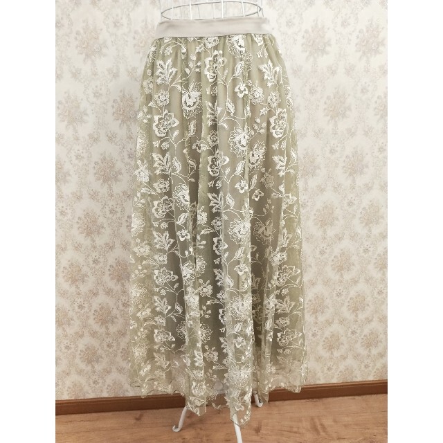 Lily Brown(リリーブラウン)の専用　リリーブラウン　オリエンタル刺繍スカート レディースのスカート(ロングスカート)の商品写真