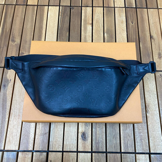 LOUIS VUITTON(ルイヴィトン)の値下げ　louis vuitton ディスカバリー バムバッグ　M44388 メンズのバッグ(ボディーバッグ)の商品写真