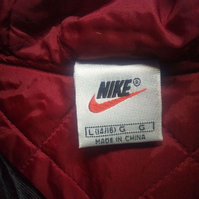 NIKE(ナイキ)のU様　90s ナイキ ベンチコート 中綿 ナイロンパーカー ジャケット黒赤 スポーツ/アウトドアのサッカー/フットサル(ウェア)の商品写真