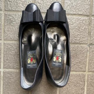 サルヴァトーレフェラガモ(Salvatore Ferragamo)のパンプス　ミハマ　銀座　ブランド　黒　ヒール　リボン　入学式　卒園式(ハイヒール/パンプス)