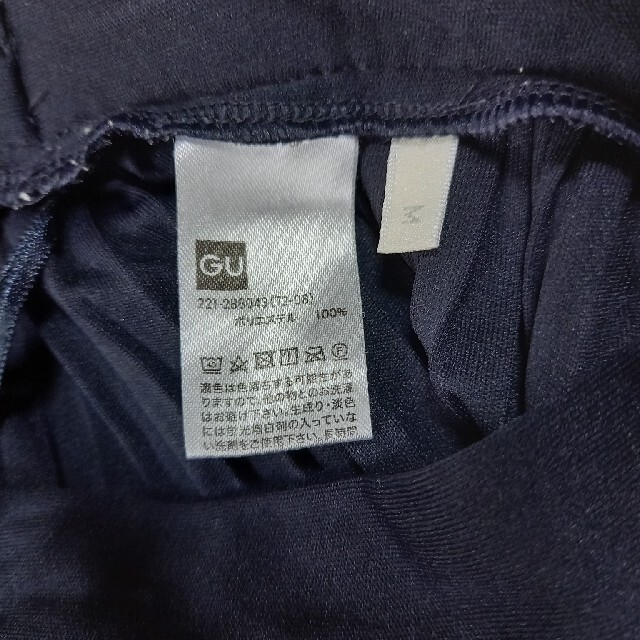 GU　紺色　Mサイズ　プリーツワイドパンツ レディースのパンツ(カジュアルパンツ)の商品写真