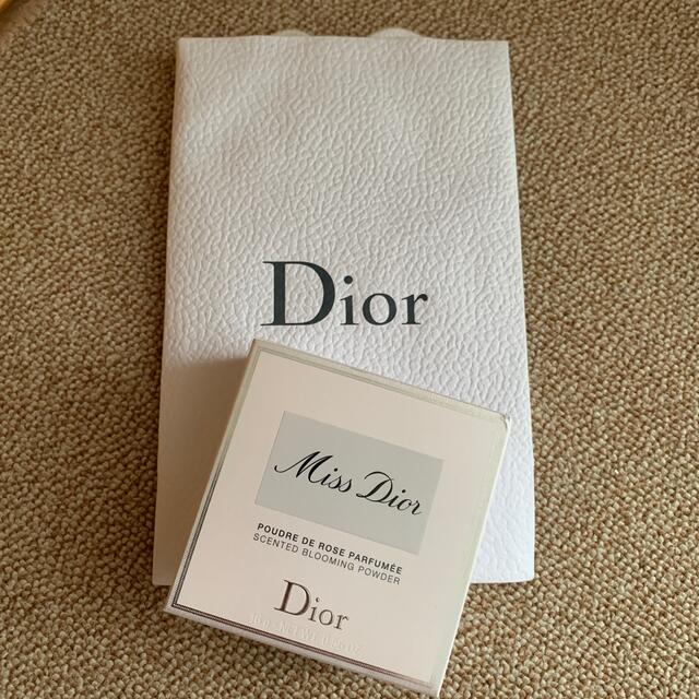 Christian Dior(クリスチャンディオール)のミス ディオール ブルーミング ボディ パウダー コスメ/美容のボディケア(ボディパウダー)の商品写真