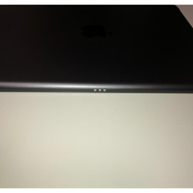 iPad 第8世代32GB Wi-Fiモデル　Apple 3