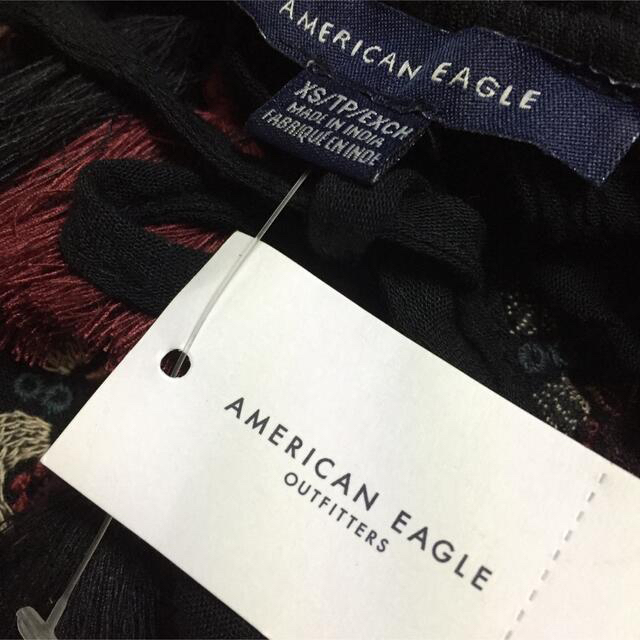 American Eagle(アメリカンイーグル)の【新品タグ付】AMERICAN EAGLE刺繍ブラウス　黒　ブラック レディースのトップス(シャツ/ブラウス(長袖/七分))の商品写真