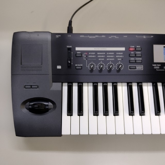 KORG(コルグ)のKORG　TR61　シンセサイザー　取扱説明書あり　キーボード　動作確認済 楽器の鍵盤楽器(キーボード/シンセサイザー)の商品写真