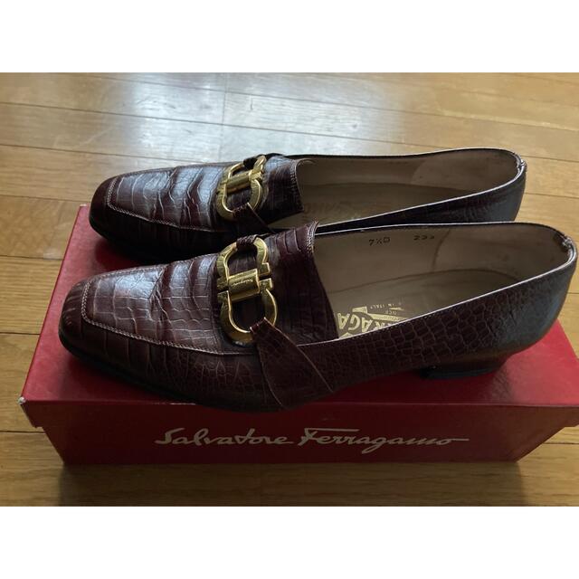 Ferragamo(フェラガモ)のときさま専用　フェラガモ　パンプス　サイズ7.5Ｄです。 レディースの靴/シューズ(ハイヒール/パンプス)の商品写真