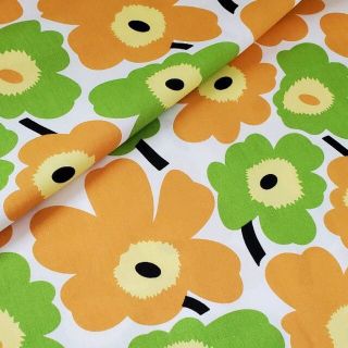 マリメッコ(marimekko)のコットン100％　北欧風フラワー　マリメッコ柄風　オレンジ　140×50㎝(生地/糸)