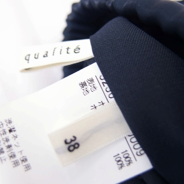 qualite(カリテ)のカリテ qualite ギャザー ロング スカンツ ワイドパンツ 光沢 38 紺 レディースのパンツ(その他)の商品写真