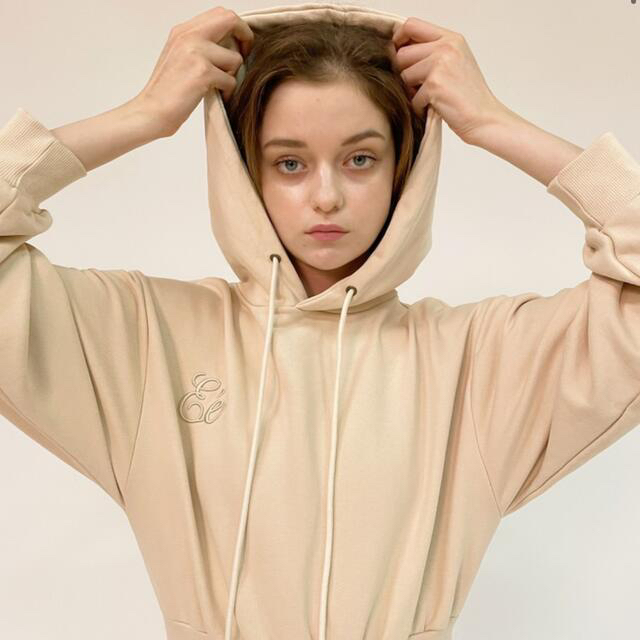 épine(エピヌ)のepine スウェットワンピ　hoodie onepiece beige  レディースのワンピース(ミニワンピース)の商品写真