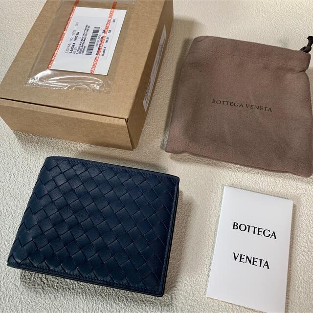 Bottega Veneta(ボッテガヴェネタ)の【新品】 ボッテガヴェネタ　2つ折り財布　濃ネイビー/ブラック メンズのファッション小物(折り財布)の商品写真