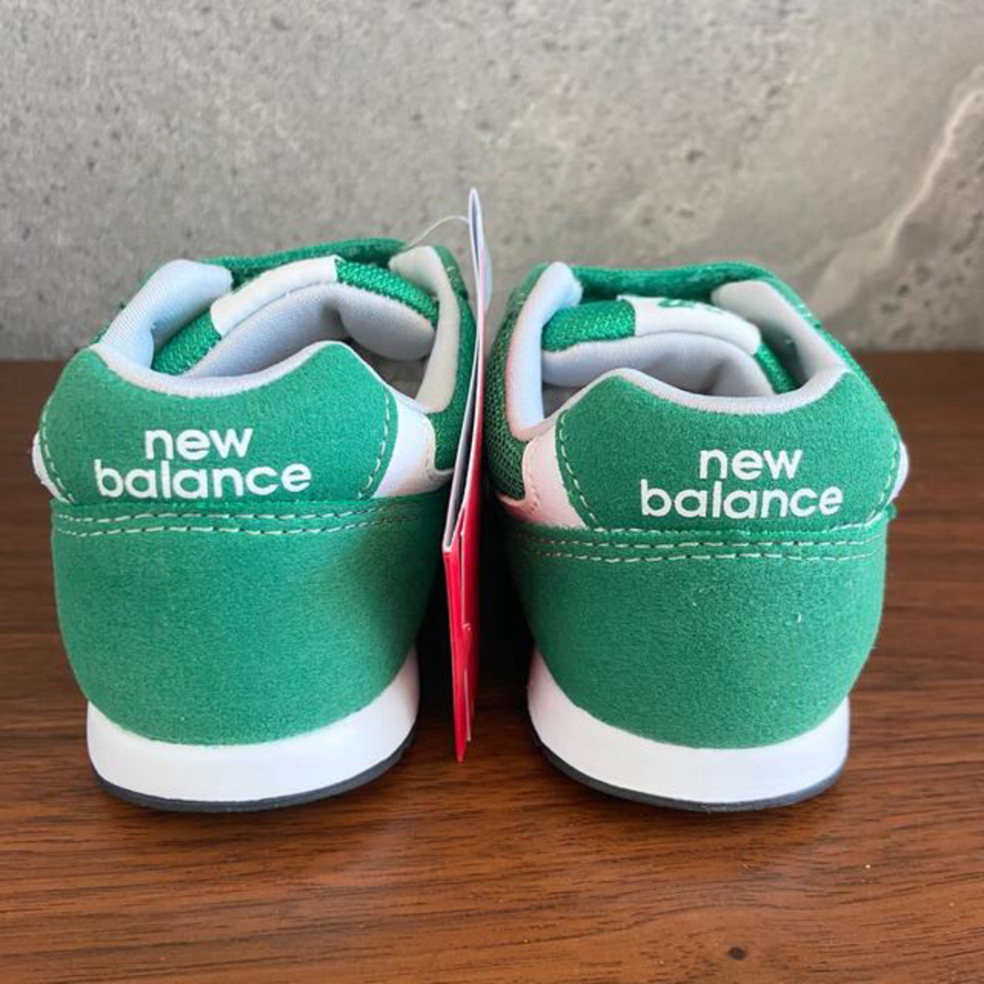 New Balance(ニューバランス)の【新品】15.5センチ グリーン ニューバランス スニーカー キッズ キッズ/ベビー/マタニティのキッズ靴/シューズ(15cm~)(スニーカー)の商品写真