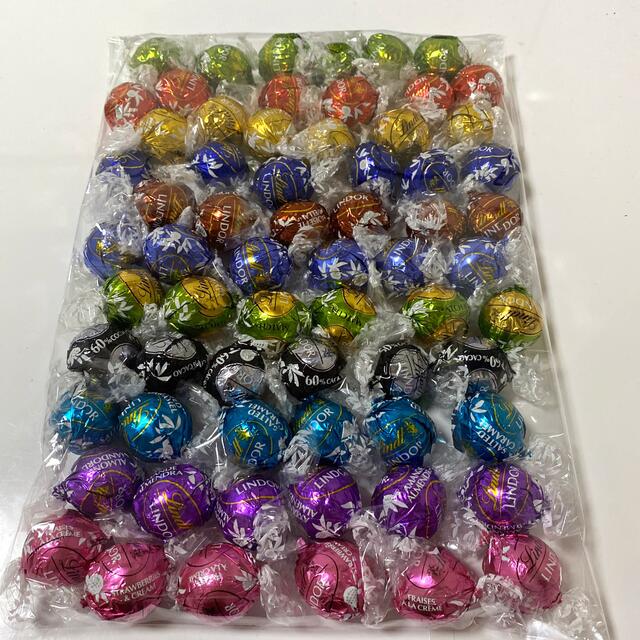 Lindt(リンツ)の【SALE】リンドール　11種×6粒　66粒セット 食品/飲料/酒の食品(菓子/デザート)の商品写真