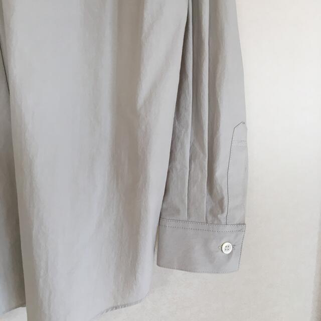 Abahouse Devinette(アバハウスドゥヴィネット)の衿つき長袖シャツ　スタンダード　ライトグレー レディースのトップス(シャツ/ブラウス(長袖/七分))の商品写真