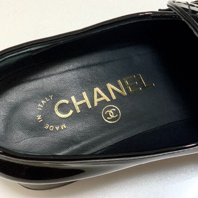 CHANEL(シャネル)の3553 シャネル パテント チェーン ココマーク ローファー パンプス レディースの靴/シューズ(ハイヒール/パンプス)の商品写真