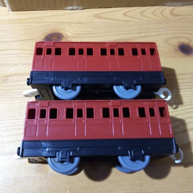 プラレール トーマス関連 オリバーと専用客車の3両 動作OK プラレール トーマス関連 オリバーと専用客車の3両 動作OK