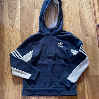 アディダス(adidas)のaddidas キッズ　裏起毛ブルー　パーカー　140 (Tシャツ/カットソー)