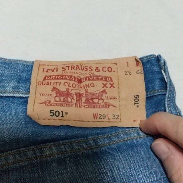 501(ゴーマルイチ)のLevi's リーバイス 501 ダメージジーンズ デニム 青 W29 L32 メンズのパンツ(デニム/ジーンズ)の商品写真