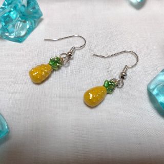 ころんとパイナップルのピアス(ピアス)