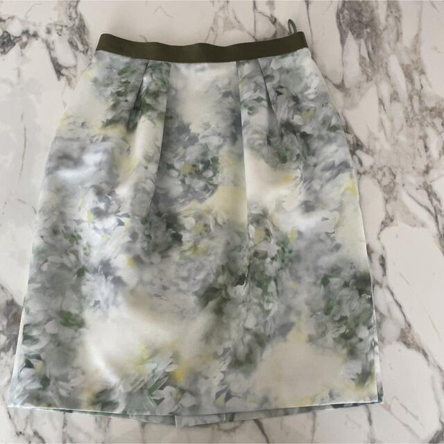 JUSGLITTY(ジャスグリッティー)の♥︎新品同様♥︎ジャスグリッティー　スカート　白グリーン　36S7号 レディースのスカート(ひざ丈スカート)の商品写真