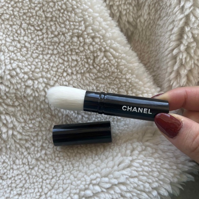 CHANEL(シャネル)のCHANELハイライトブラシ　値下げ中 コスメ/美容のメイク道具/ケアグッズ(チーク/フェイスブラシ)の商品写真