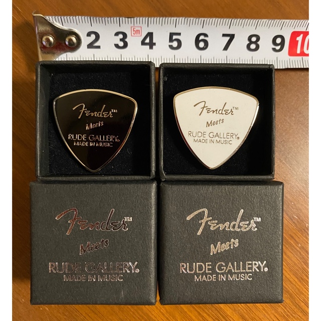 Fender(フェンダー)の白RUDE GALLERY×Fender / PICK PINS ピンバッチ メンズのファッション小物(その他)の商品写真