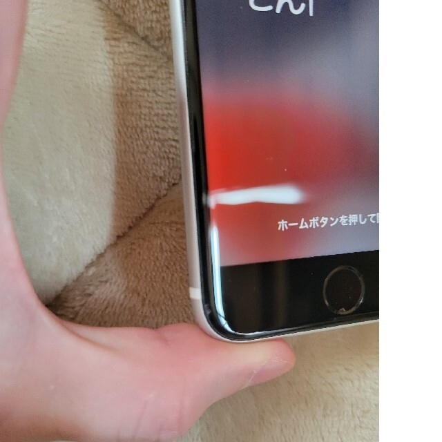 iPhoneSE 第2世代 128GB ホワイト docomo スマホ/家電/カメラのスマートフォン/携帯電話(スマートフォン本体)の商品写真